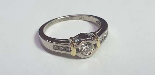 18ct white and yellow gold Diamond ring